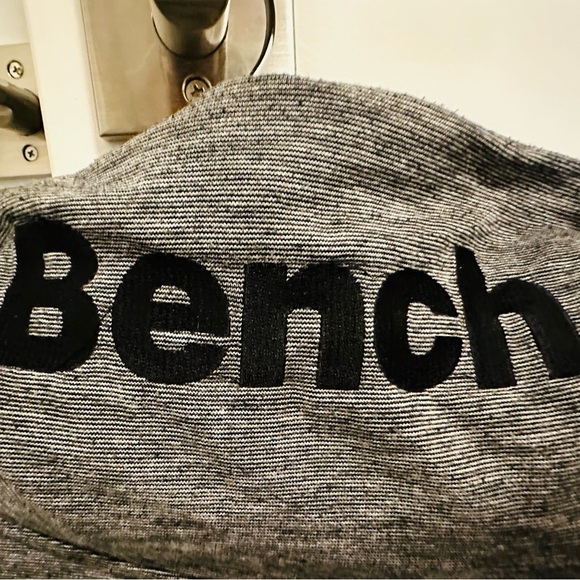 Bench, Medium, Zip up - Picture 3 of 4